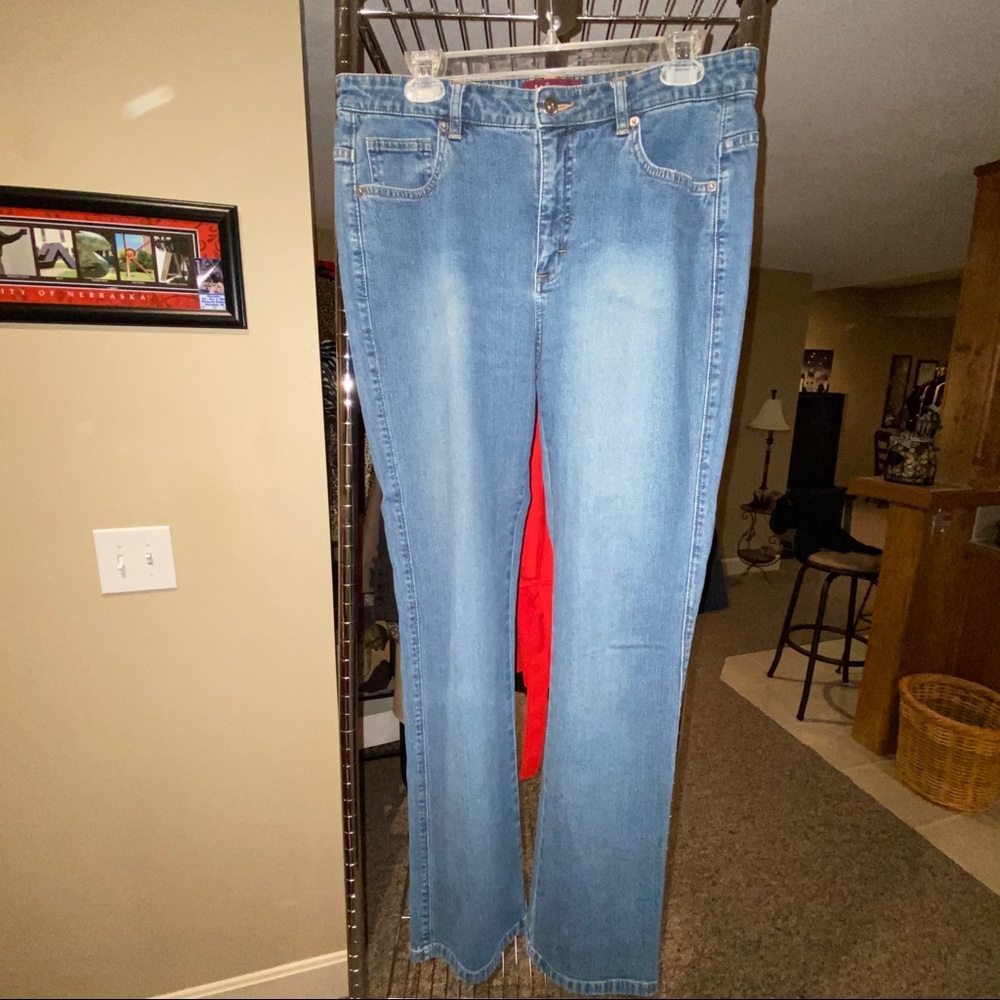 Women’s Lee Riveted ultimate 5 Jean’s dims listed